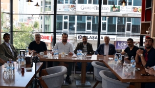 UYGULANAN MOBİNGE SAVAŞ AÇTI, FARELERDEN VE TORPİLDEN DERT YANDI