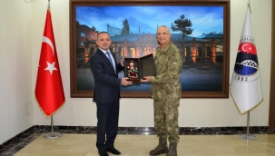 3. Ordu Komutanı Korgeneral Türkgenci, Ardahan Valisi Öner'i ziyaret etti