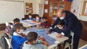 Milli Eğitim Müdürü Köy Köy Dolaşıyor