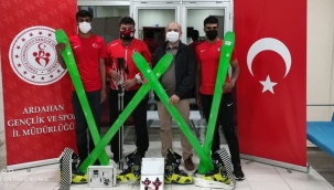 Göleli milli sporcular kayak malzemeleri ile ödüllendirdi