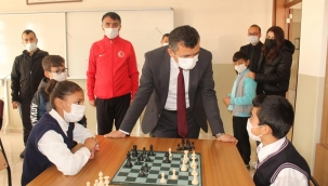 Kaymakam Bayram , Çıldır İmam Hatip Ortaokulunu Ziyaret Etti