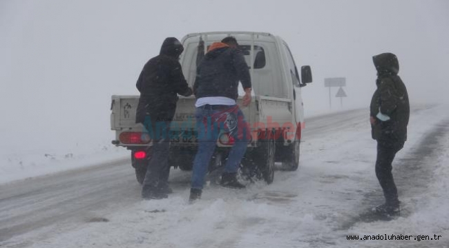 Sahara Geçidi'nde kar ve tipi!
