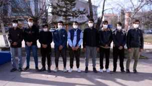9 düzensiz göçmen kara yolunda yakalandı