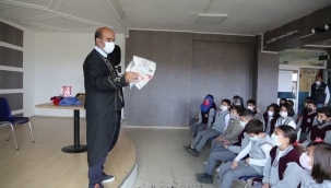 Öğrencileri mest eden illüzyon gösterisi