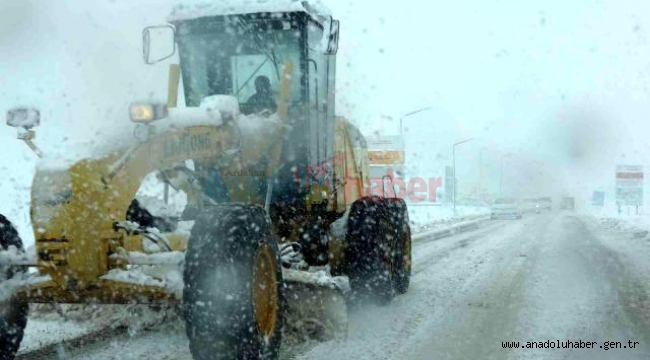 Ardahan'da tır geçişine kar engeli
