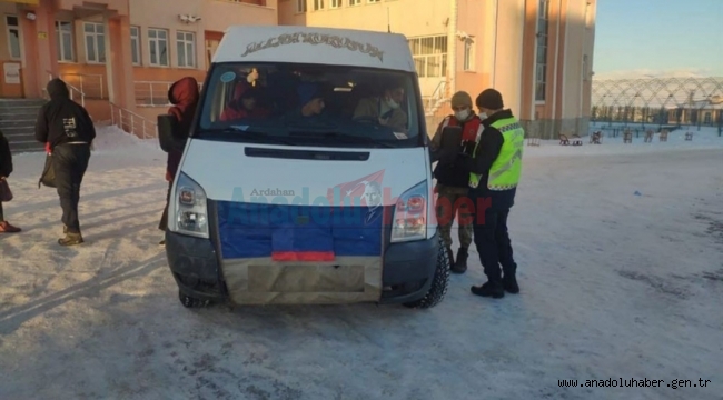 Jandarma okul servislerini denetledi.