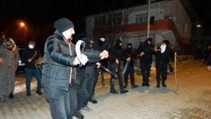 Posof yeni yılı halaylarla karşıladı