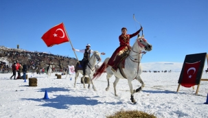 ÇILDIR'DA MUHTEŞEM BUZ FESTİVALİ