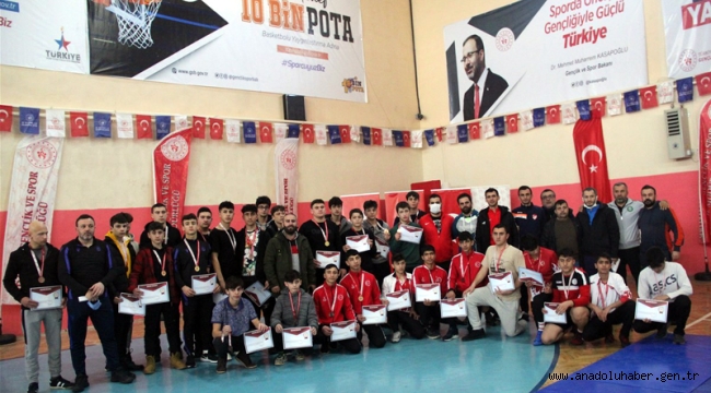 GÜREŞ MÜSABAKALARI ARDAHAN'DA YAPILDI