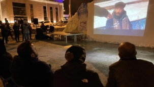 Eksi 10 derecede açık alanda film keyfi