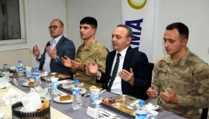 Ardahan protokolü, jandarma ve korucularla ile iftarda buluştu