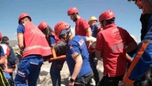 Ardahan'da gerçeği aratmayan deprem tatbikatı