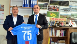 BAŞSAVCI UYGUR KAAN ARISOY'DAN GAZETECİLERE VEDA ZİYARETİ