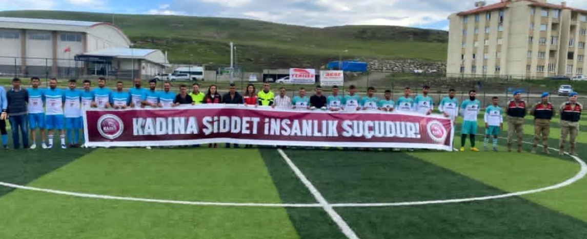 Futbol müsabakasında, Jandarmadan 'Kadına Şiddete Hayır' pankartı
