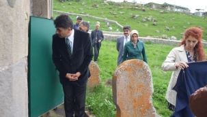 Göle, Levhası Çatlamış Harabe Türbelerin Olduğu Göledeydi