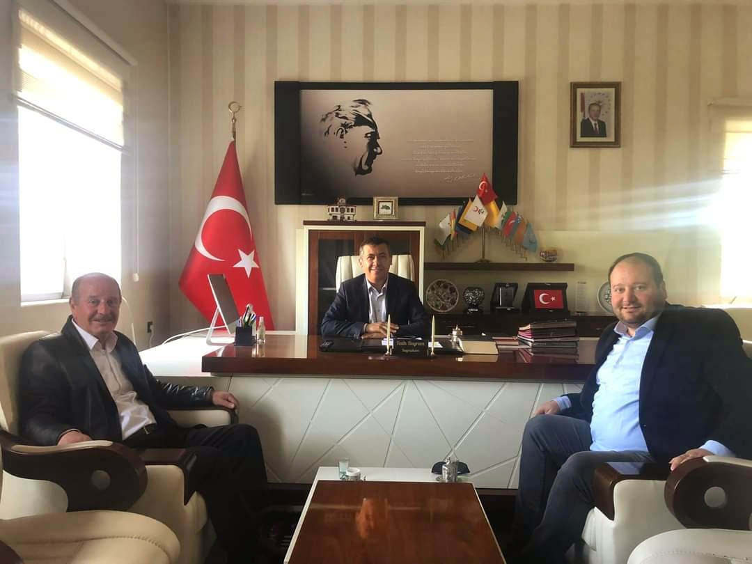 ÂŞIK YILMAZOĞLU'DAN HANAK KAYMAKAMI FATİH BAYRAM'I ZİYARET ETTİ