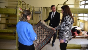 Vali Öner'in eşinden Halk Eğitim Merkezine Ziyaret