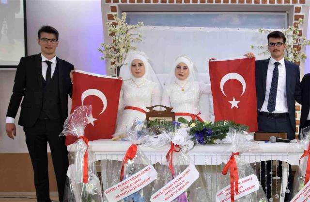 İkizler, ikiz kız kardeşlerle evlendi