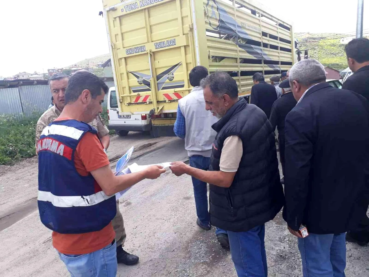 Jandarmadan hayvan satıcılarına 'sahte para' uyarısı