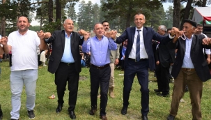 KÖPRÜLÜ CANİBEG YAYLASINDA RENKLİ ŞENLİK
