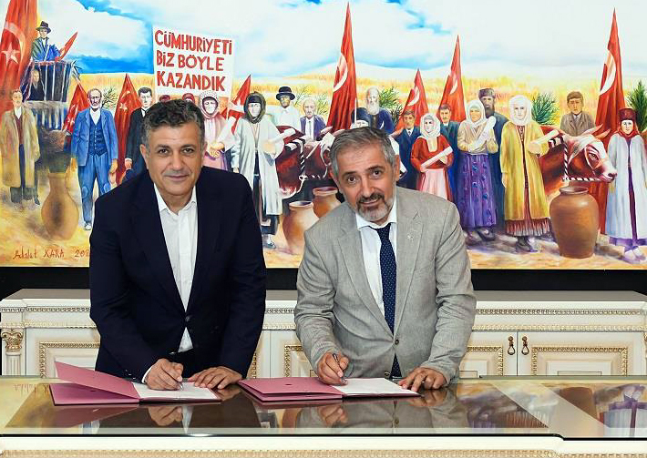 REKTÖR MEHMET BİBER'İN YÜZÜ GÜLÜYOR