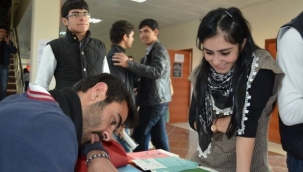 100 öğrenciden yüzde 16,3'ü Ardahan Üniversitesine kaydını yaptırmadı