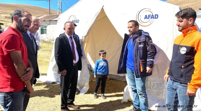 Evleri yıkılan vatandaşlar çadırlara yerleşiyor
