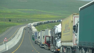 8 kilometrelik tır kuyruğu!