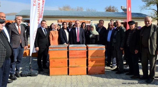 Ardahanlı çiftçilere sertifikalı tohum ve arılı kovan!