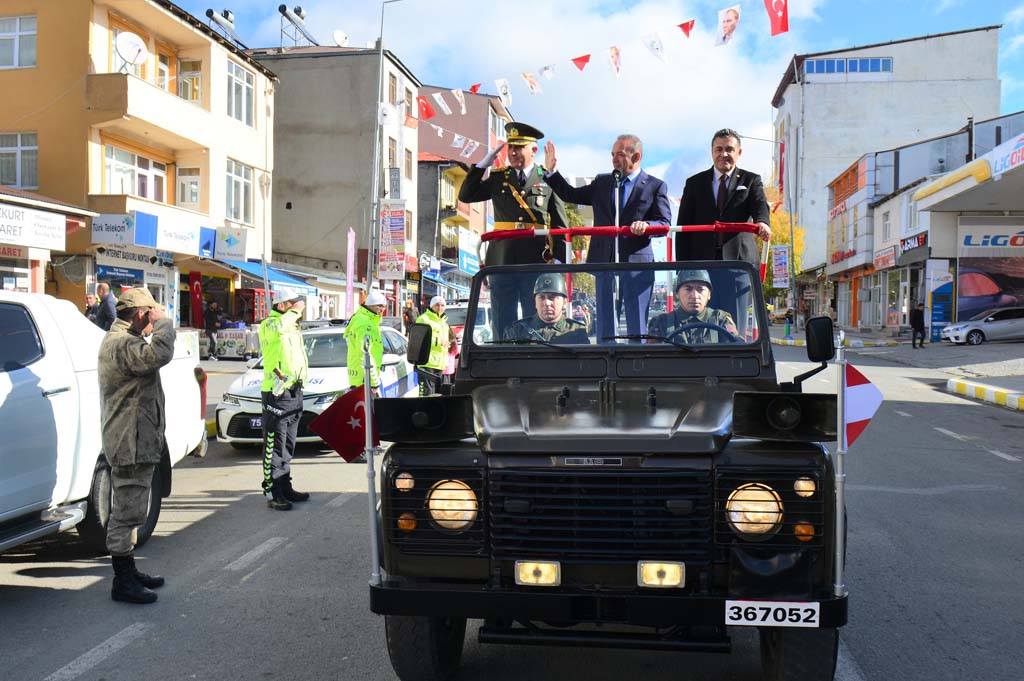 Cumhuriyet'in ilanının 99'uncu yıl dönümü coşku ile kutlandı