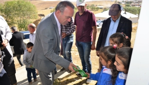 Vali Öner, deprem bölgesinde incelemelerini sürdürüyor