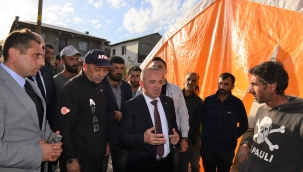 Vali Öner, depremden etkilenen köylerde ziyaret ve incelemelerini sürdürüyor