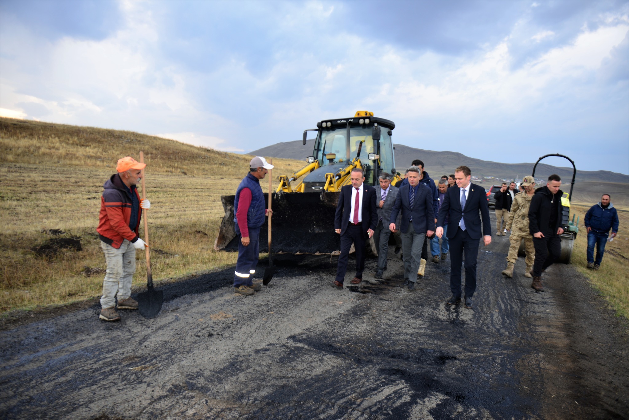 Vali Öner, yol çalışmalarını denetledi