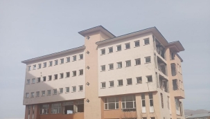 Ardahan Polis Evi yıkılmaya başladı