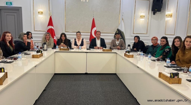 Bahattin Demir'den Esenyurt'taki eğitimcilere hizmet içi eğitim desteği