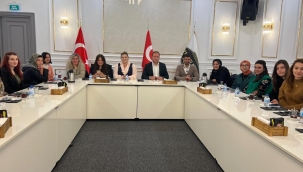 Bahattin Demir'den Esenyurt'taki eğitimcilere hizmet içi eğitim desteği