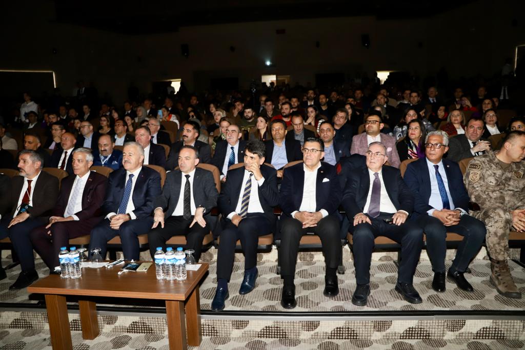 BAŞKAN DEMİR, ARÜ’DEKİ ÇALIŞTAYA KATILDI