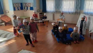 Çıldır Anaokulu öğrencilerinden Kızılay Haftası etkinliği