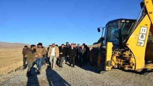 Köy yolları yapılmaya devam ediliyor