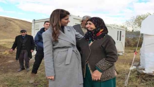 Vali Öner'in eşinden depremzede ailelerine ziyaret