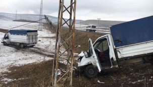 Ardahan'da 2 kamyonet çarpıştı: 4 yaralı