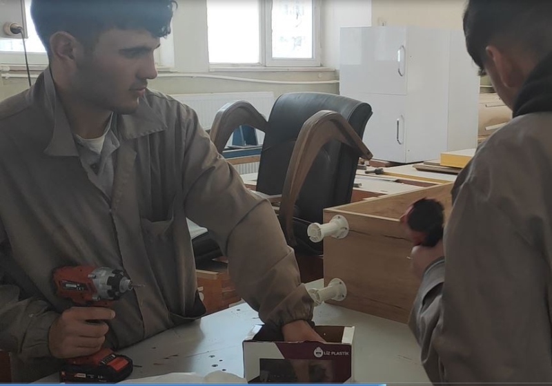 Ardahan'da meslek liseleri fabrika gibi çalışıyor