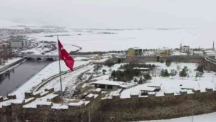 Beyaz örtüyle kaplanan kent dronla görüntülendi