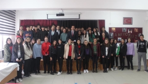 Kaymakam İpek, Lise öğrencileri ile kariyer günlerinde buluştu