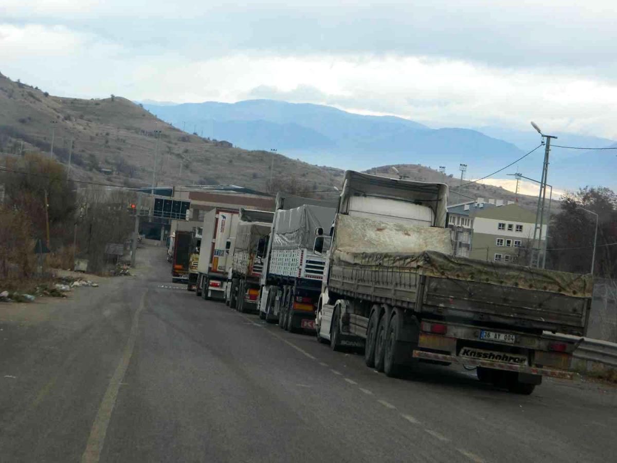 Türkgözü Sınır Kapısı'nda tır kuyruğu
