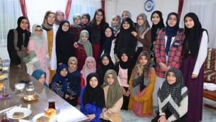 Vali Öner'in eşi Zehra Mine Özer'den Hafızlık Kız Kuran Kursuna ziyaret