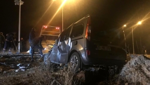 Ardahan'da iki araç kafa kafaya çarpıştı