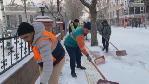 Kar temizliği devam ediyor