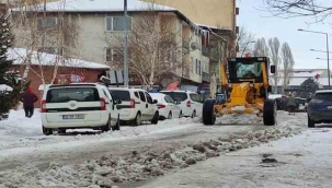 Ardahan Belediyesi ekiplerinin karla mücadele çalışmaları