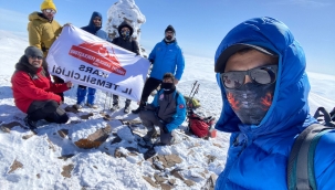 ARDAHANLI VE KARSLI DAĞCILAR 3 BİN 197 RAKIMLI KISIR DAĞINDAN ÜLKEYE' GEÇMİŞ OLSUN' DEDİLER.. 